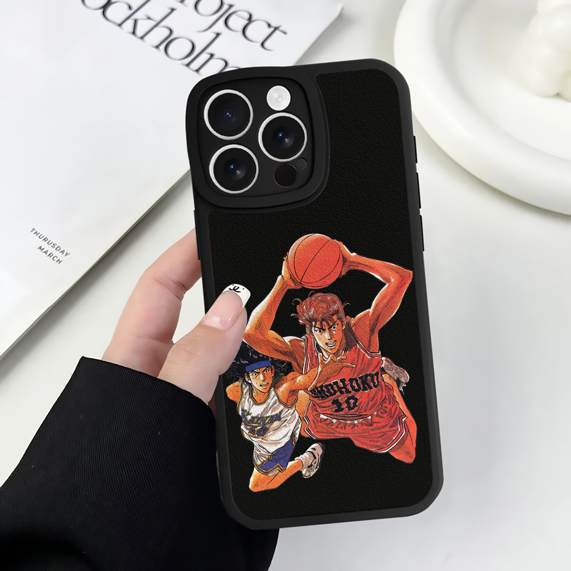 （画像用） SLAM DUNK／スラムダンク 【iPhone 16シリーズ対応】シリコンスマホケース（レザー調） 材質：シリコン